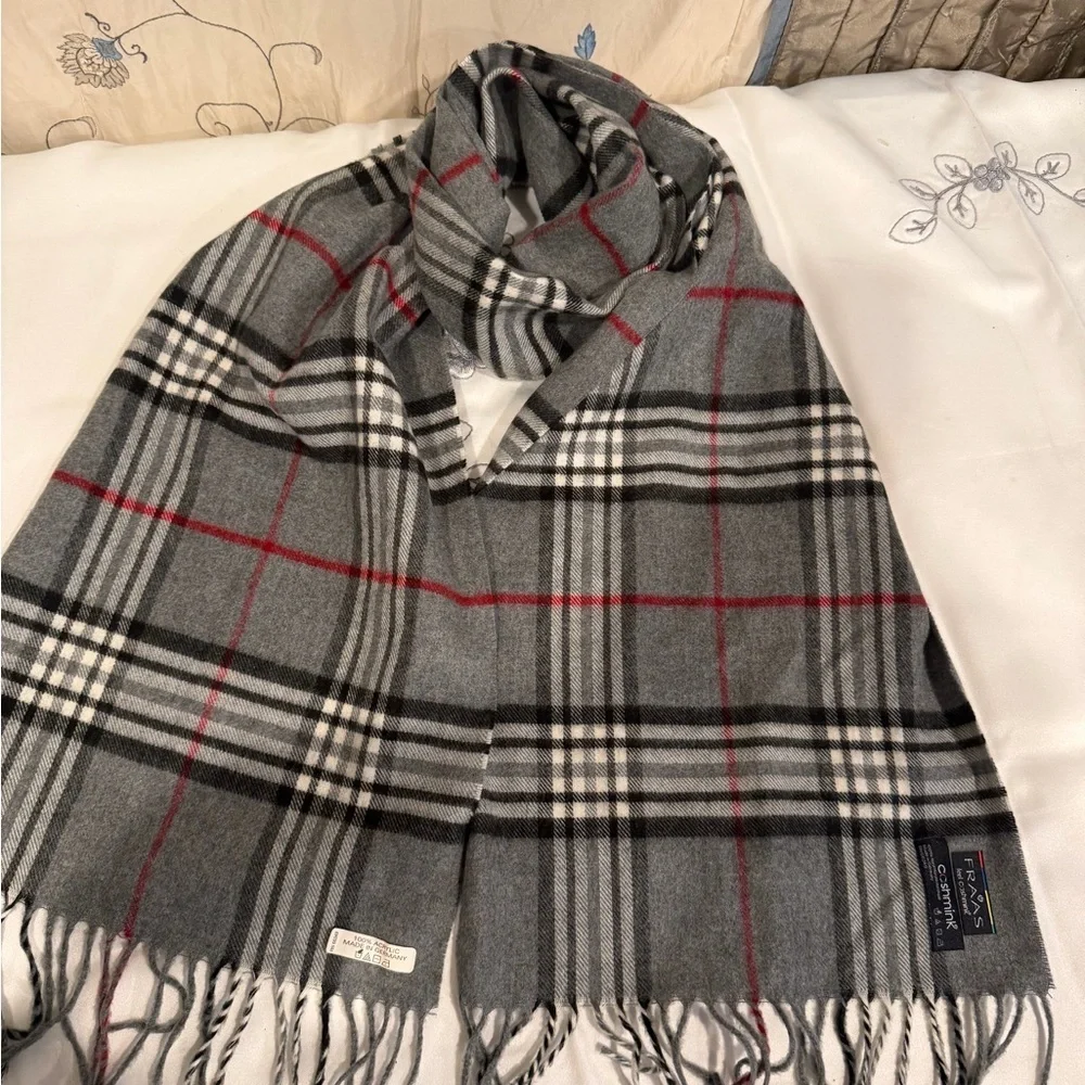 Fraas Charcoal and White Checkered Scarf